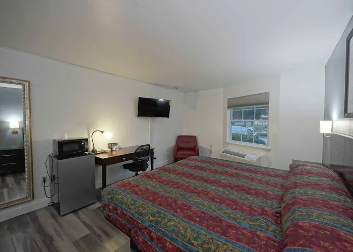 Greenwoods Inn & Suites