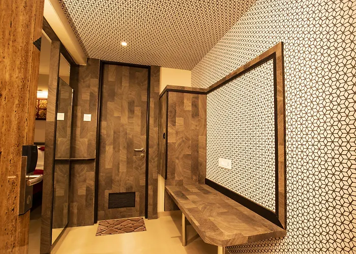 Hotel Prabha Palace