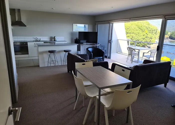 Te Kaha Beach Hotel