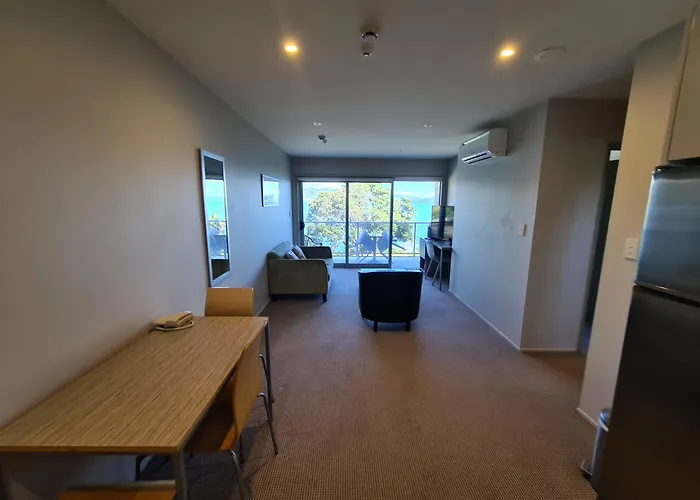 Te Kaha Beach Hotel