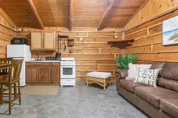Spacious Wooden Suite #7 By The Lake At Texoma Shores Resort