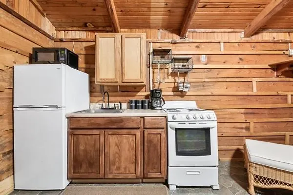 Spacious Wooden Suite #6 By The Lake At Texoma Shores Resort