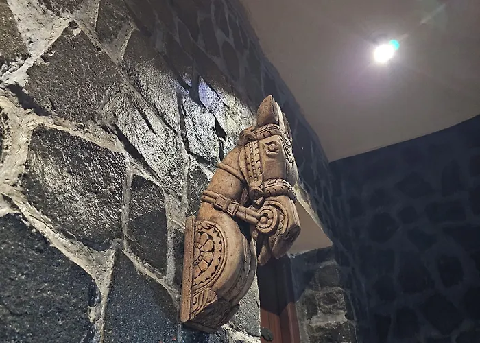 Clarks Exotica, Mandu