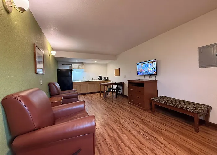 Relax Inn & Suites