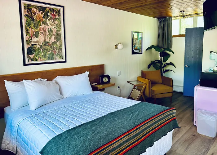 The Sierra Motel