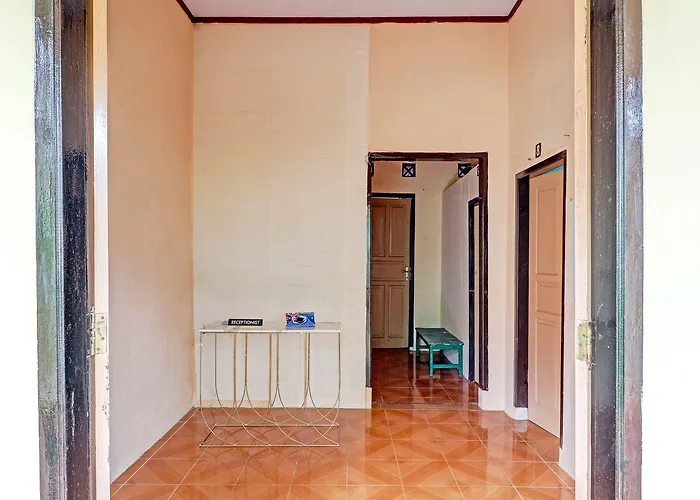 Oyo Life 91478 Wisma Aura Syariah