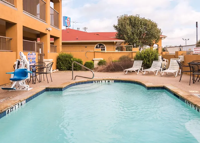 Motel 6 Alvarado Tx