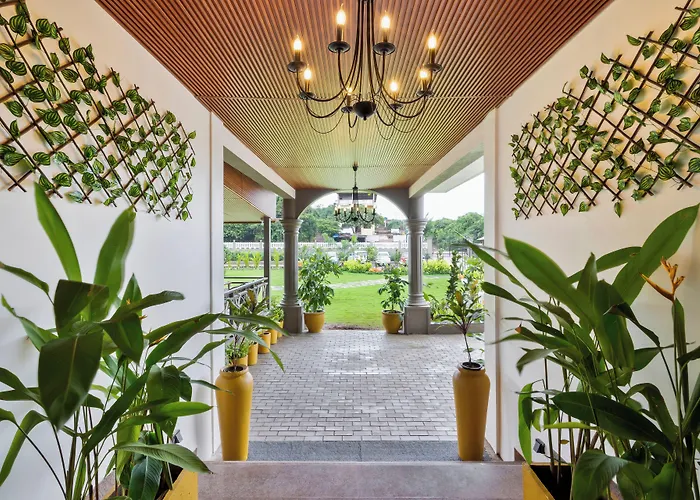 Stone Wood Hotel Amboli