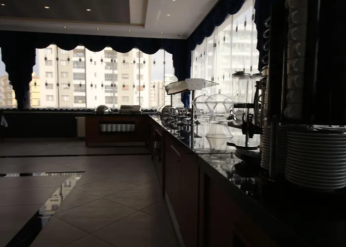 Golden Rose Deluxe Hotel
