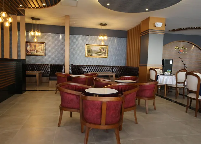 Golden Rose Deluxe Hotel