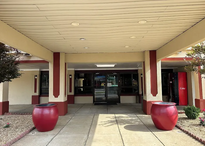 Hometowne Studios By Red Roof Montgomery - Midtown