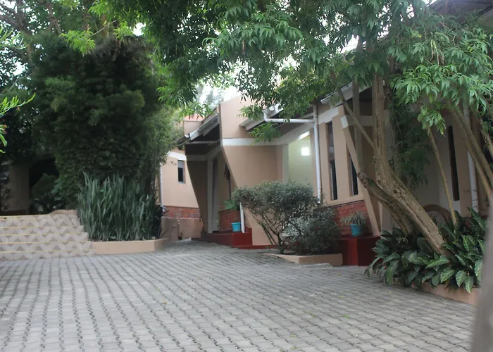 Montane Safaris Hotel