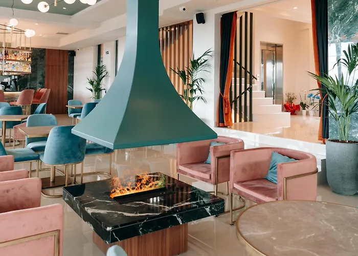 Akrothea Suites & Lounge