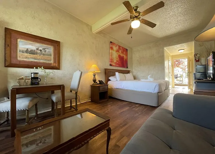 Gr11 - Mountain Harbor King Guest Room On Lake Ouachita