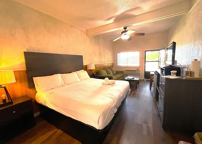 Gr11 - Mountain Harbor King Guest Room On Lake Ouachita