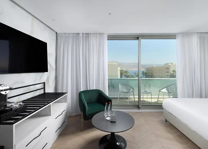 Akoya Hotel