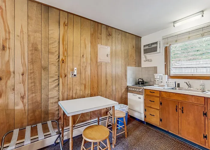 King Birch Lake Home, Unit 6