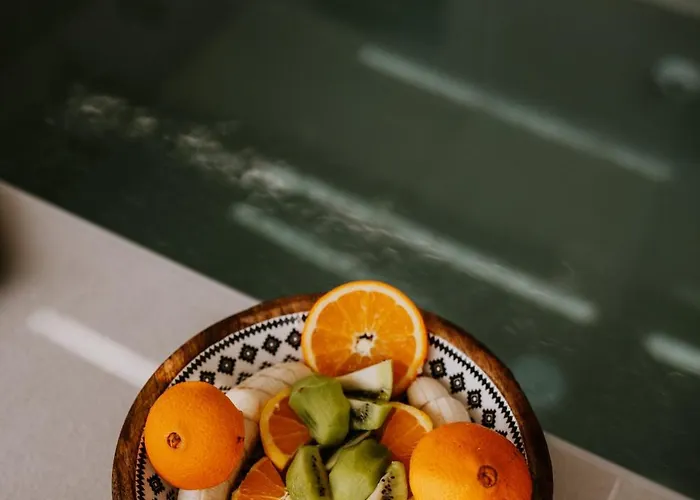 White Note Luxury Suites