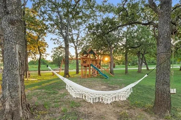 Spacious Wooden Suite #4 By The Lake At Texoma Shores Resort