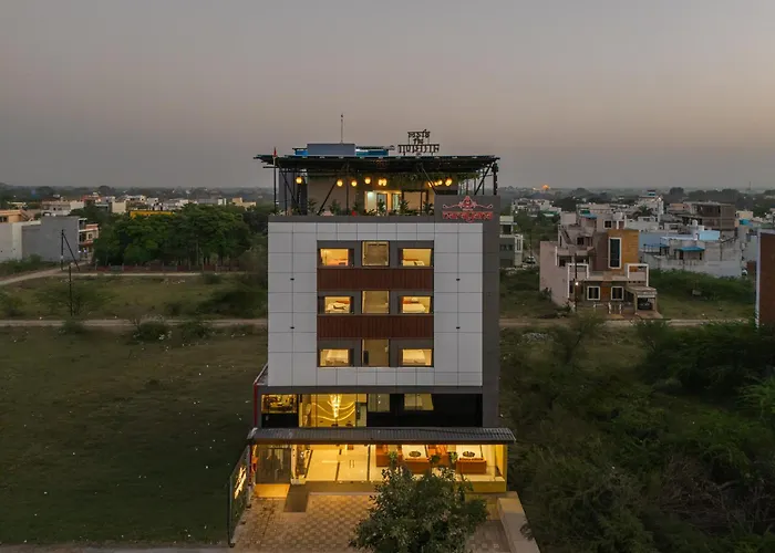 Perfectstayz Premium Shree Narayana At Mahakal Temple Road