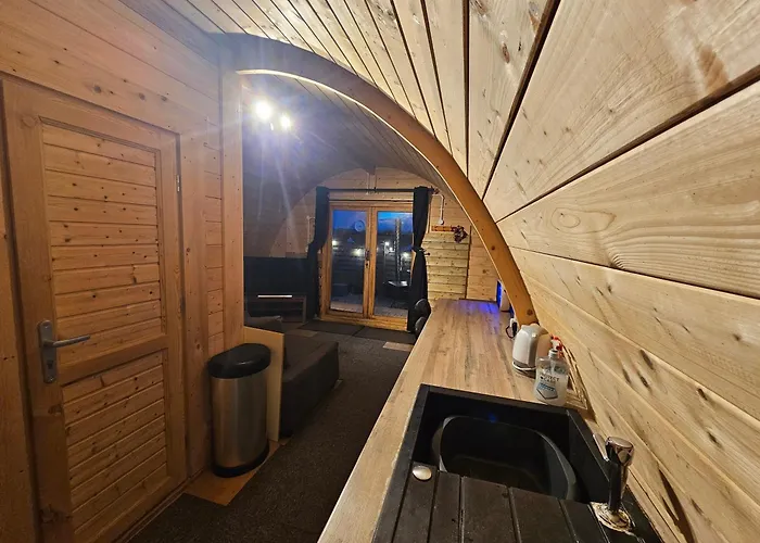 Glamping Pod With Wood Fired Hot Tub