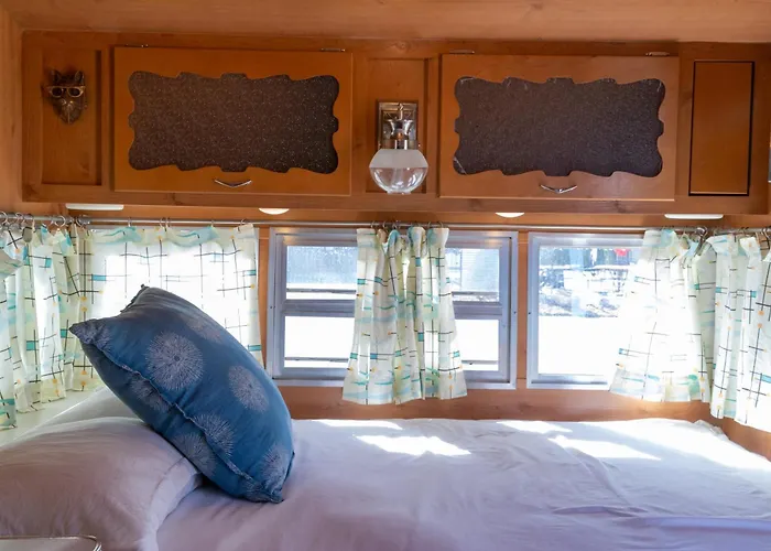 Shasta Trailer- Vintage Charm, Modern Comfort Pool
