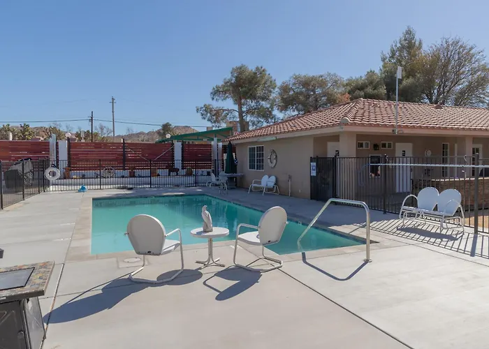 Shasta Trailer- Vintage Charm, Modern Comfort Pool