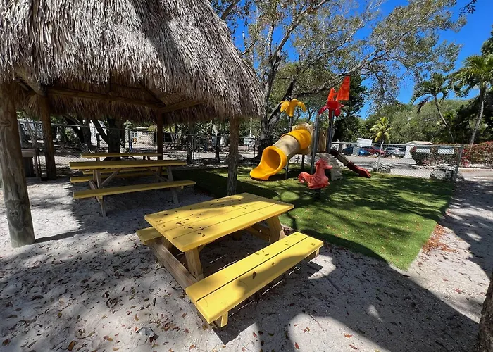 Waterfront Tiny House W Pool, Beach, And Boat Dock