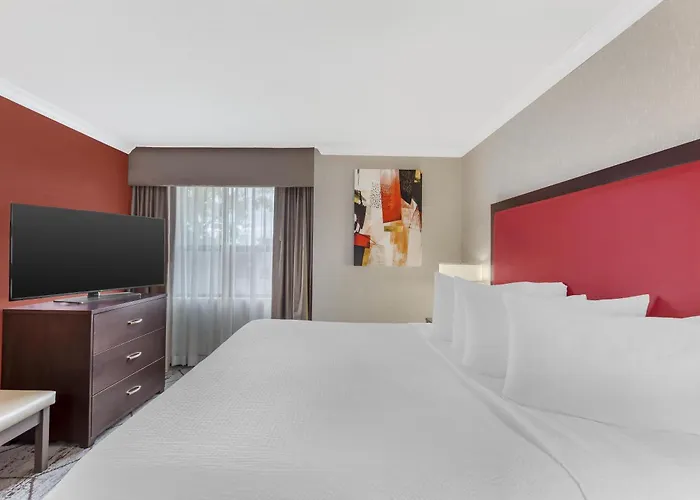 Best Western Plus Rose City Suites