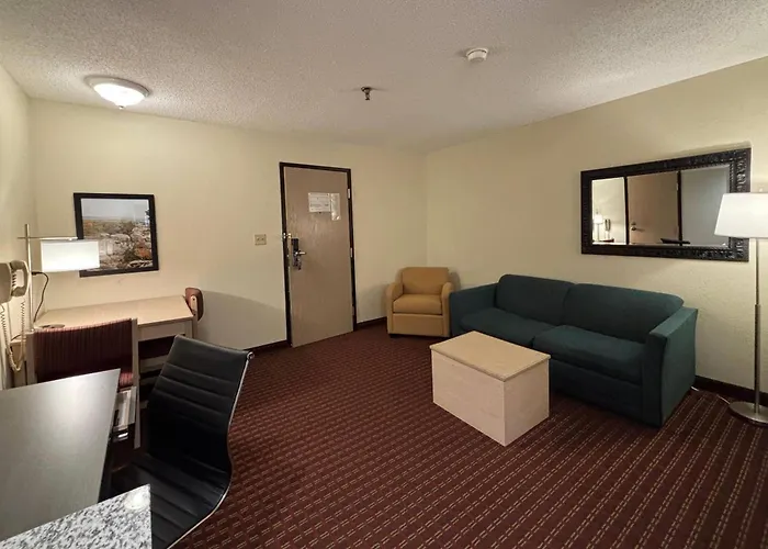 Super 8 By Wyndham Metropolis