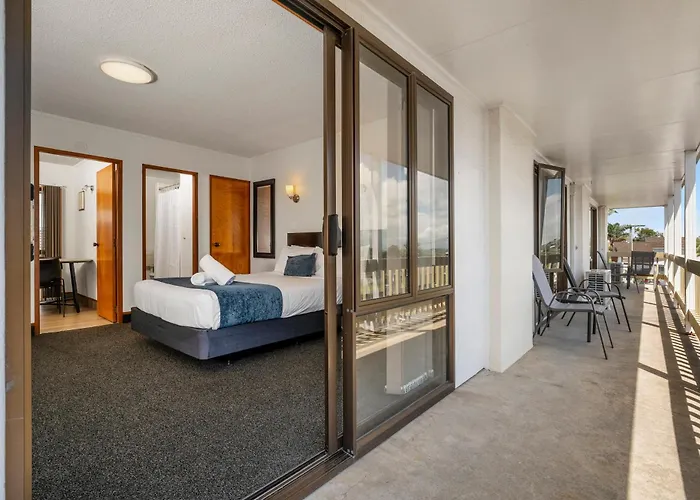 Summit Motor Lodge