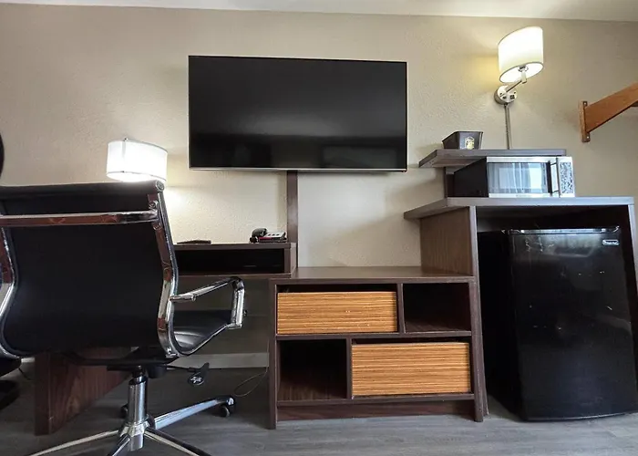 Super 8 By Wyndham Alton