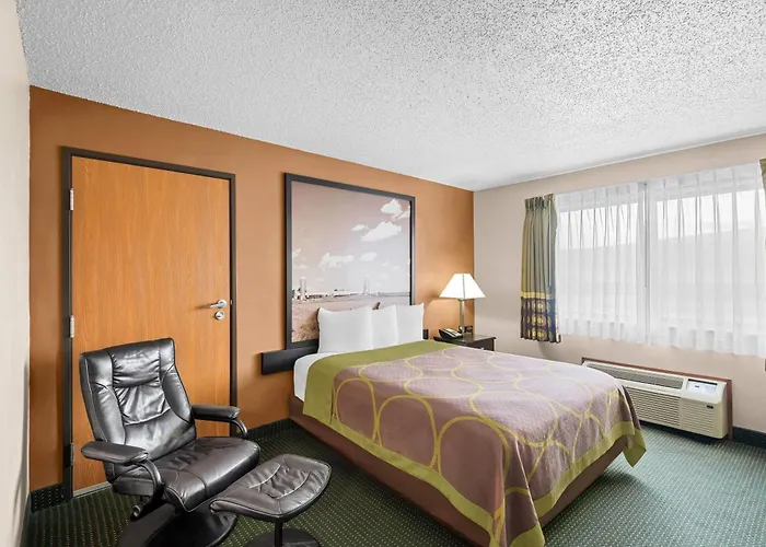Super 8 By Wyndham Jefferson