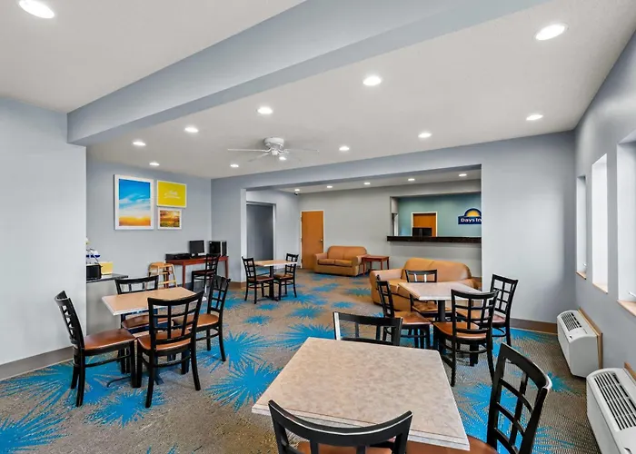 Days Inn By Wyndham Carroll