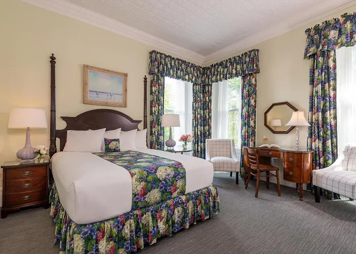 Saratoga Arms Hotel