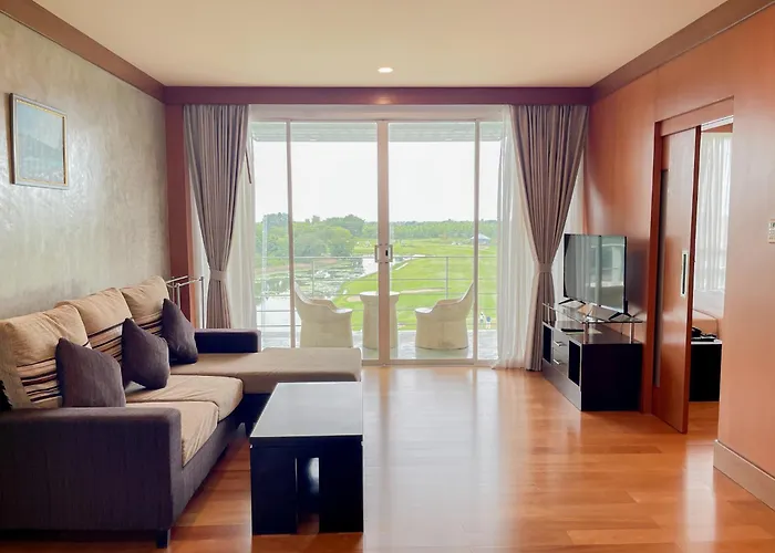 Uniland Golf & Resort