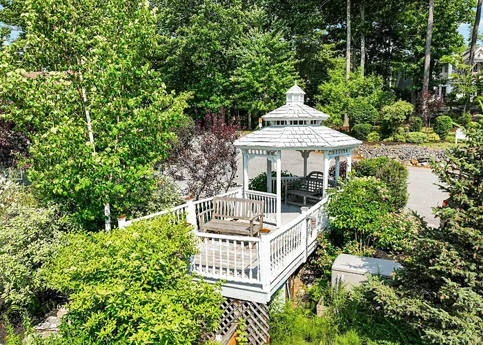 Writer'S Cove