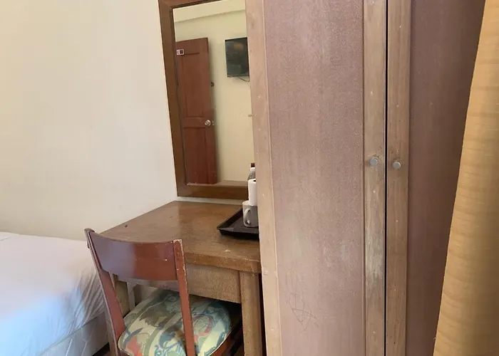 D'Feringghi Hotel