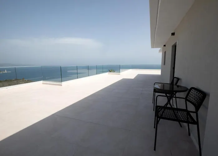 Trinasus Hotel