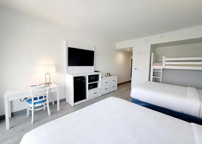 Charthouse Clearwater Beach Marina Hotel