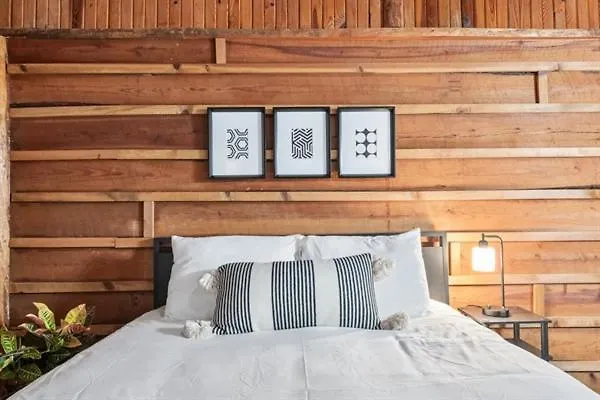 Spacious Wooden Suite #3 By The Lake At Texoma Shores Resort