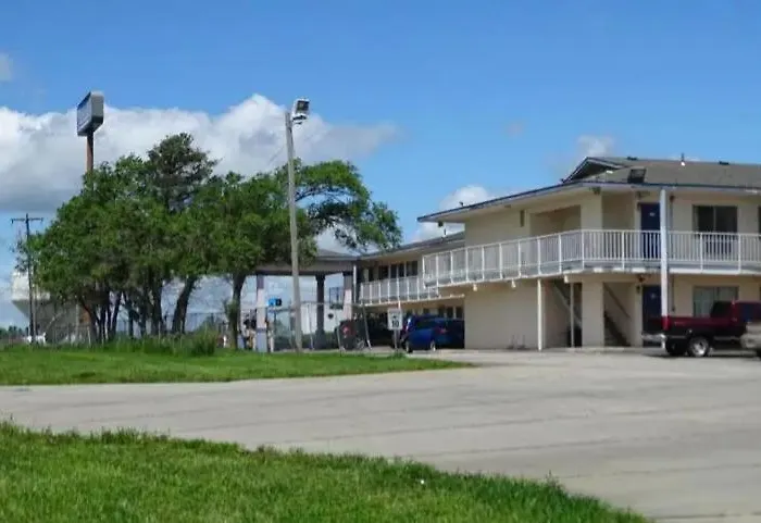 Travelers Inn