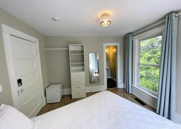 Lake Chelan Manor Room #4