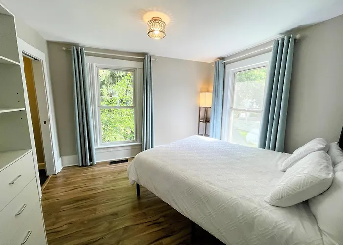 Lake Chelan Manor Room #4