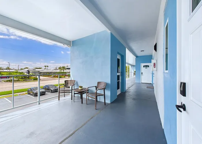 Modern Loft W Launch Views Near Beach -Unit 208