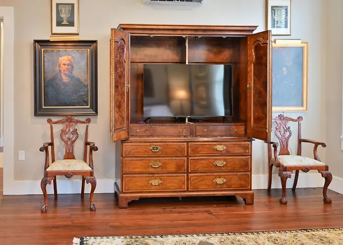 Magnolia Hall - The Britton Suite - King Suite