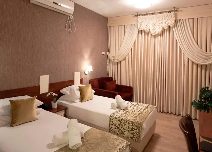 Aristocrat Hotel Glatt Kosher