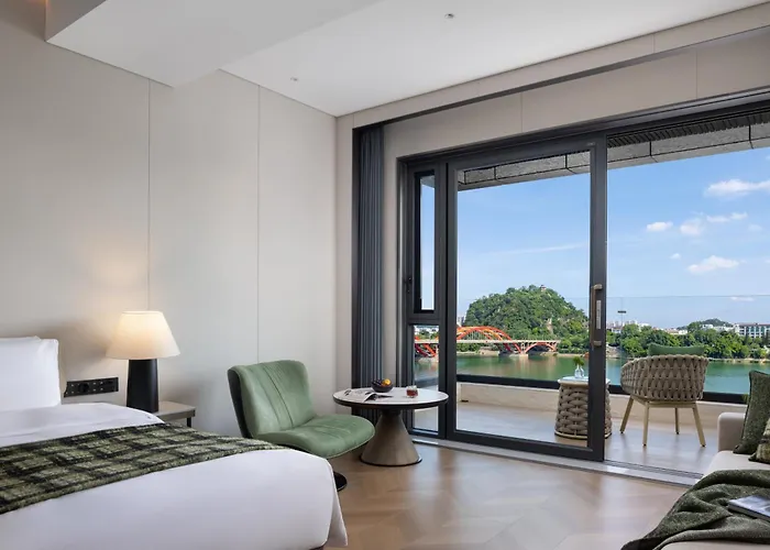 Wyndham Garden Hotel Liuzhou Five-Star Commercial Street Musical Fountain Branch