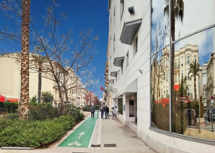Goldstar Apartments&Suites
