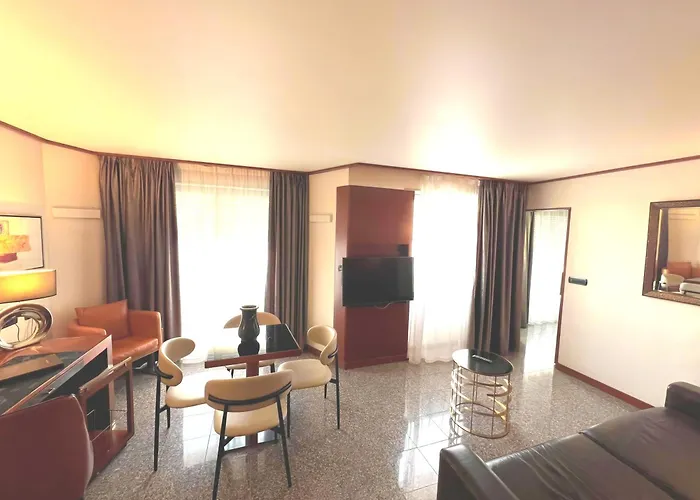 Goldstar Apartments&Suites